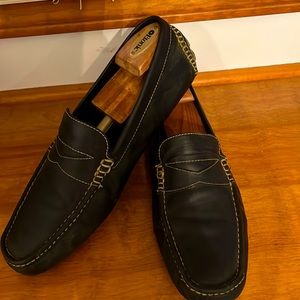 Donald Pliner “DACIO” driving moccasin. Navy blue.